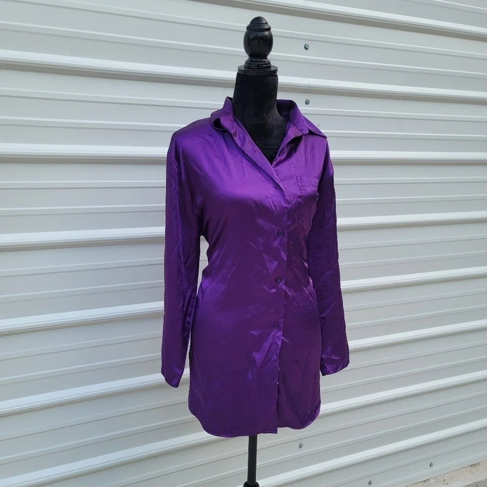 Victoria’s Secret Long Sleeve Purple Satiny Button Down Sleep Shirt Size Medium